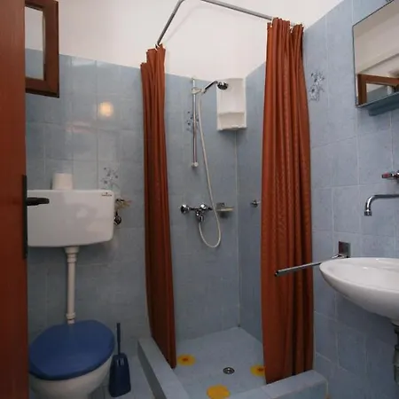 Apartments By The Sea Starigrad, Paklenica - 6579 *