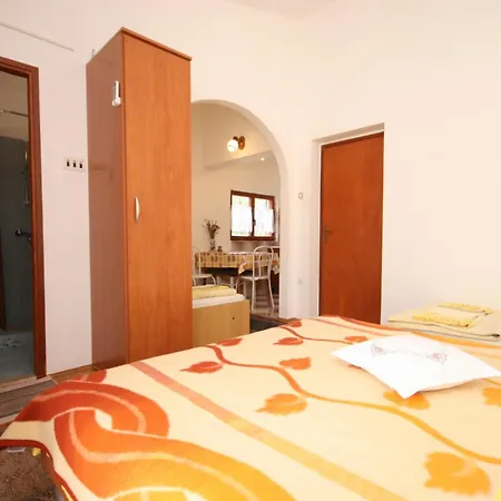 Apartment Apartments By The Sea Starigrad, Paklenica - 6579 *